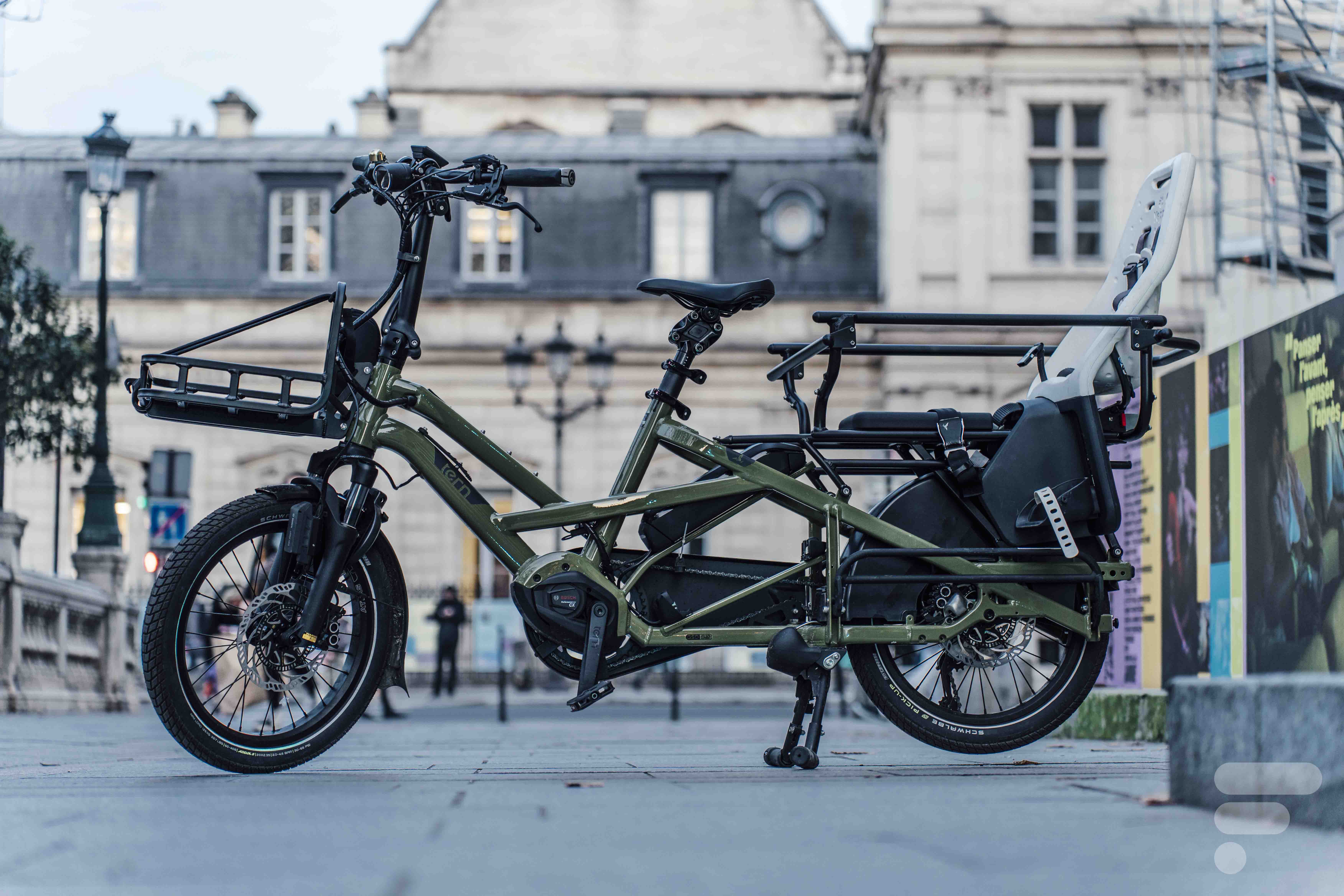 On a testé le nouveau vélo cargo électrique Tern GSD S10 (2025) : le graal à prix salé