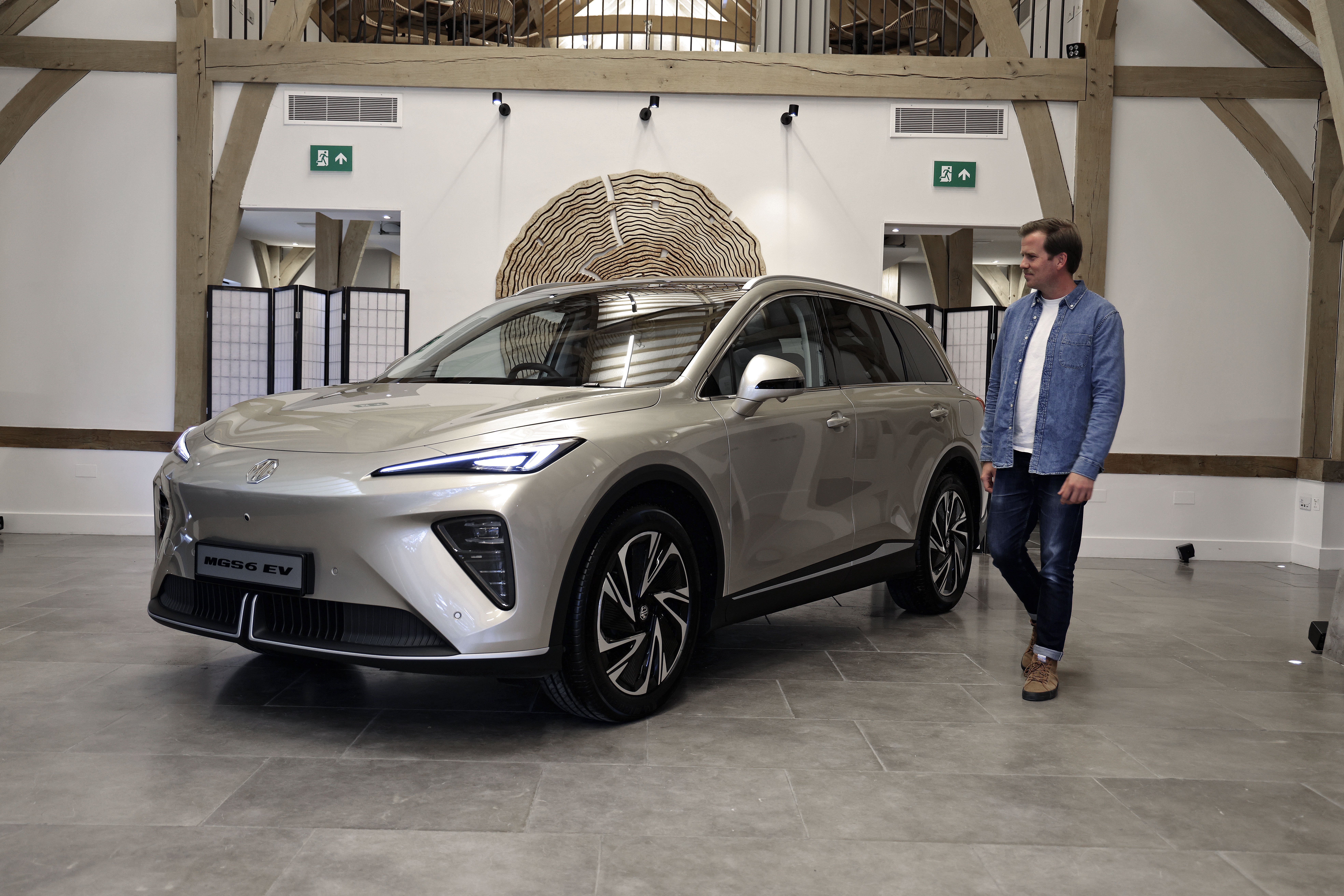 On est montés à bord du MG S6 EV : la MG4 devient un SUV beaucoup plus intéressante, à un détail près