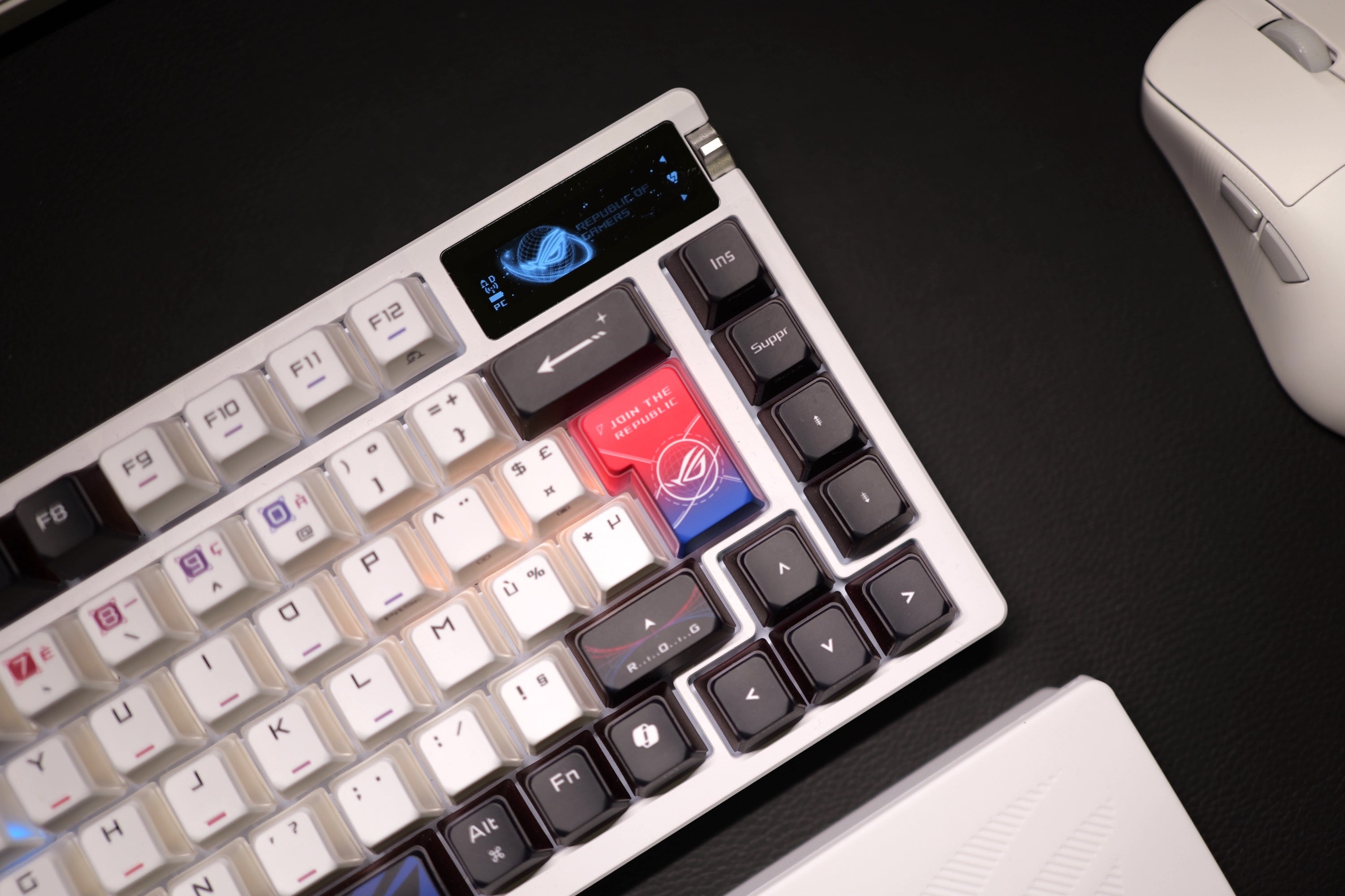 Test de l&rsquo;Asus ROG Azoth X : sa frappe m&rsquo;a fait changer d&rsquo;avis