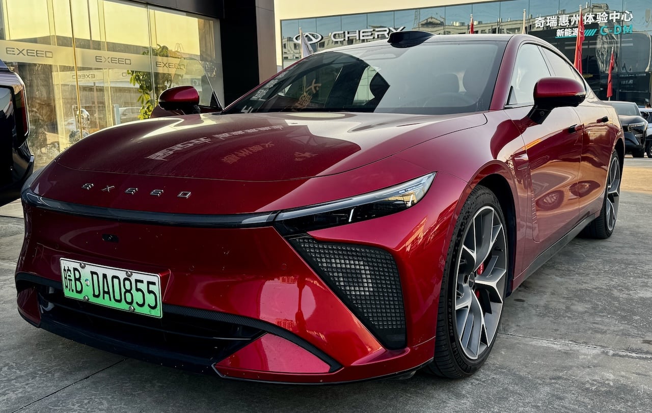 Les 24H du Mans en ligne de mire : j&rsquo;ai essayé l&rsquo;Exeed Terra ES, la voiture électrique chinoise qui défie toute logique