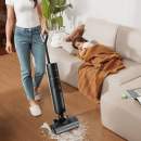 Un aspirateur balai qui lave aussi les sols pour seulement 179 €, et avec séchage à air chaud, on a rarement vu moins cher !