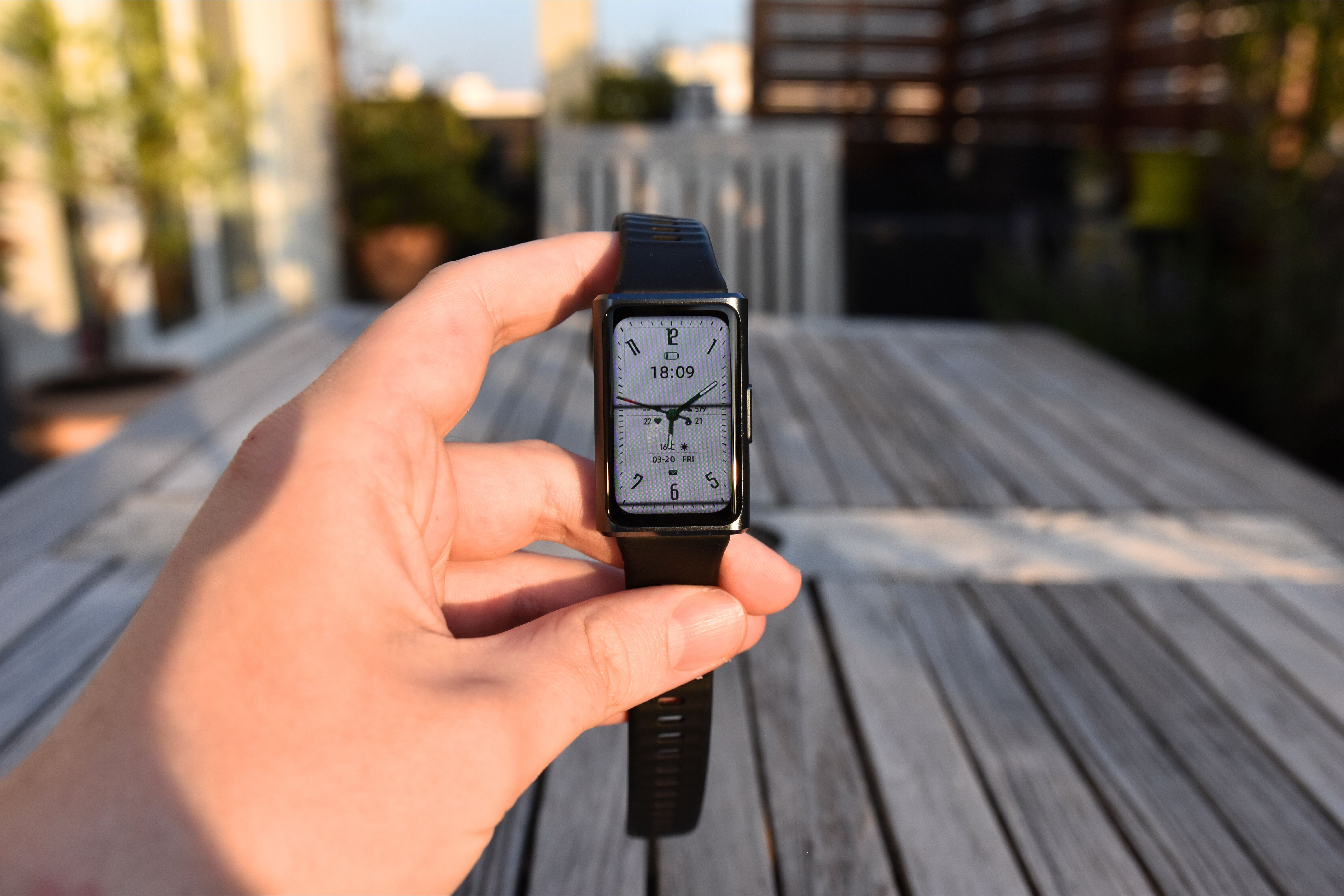 J&rsquo;ai testé le Huawei Band 11 Pro, un bracelet connecté qui avait presque tout d&rsquo;une montre connectée