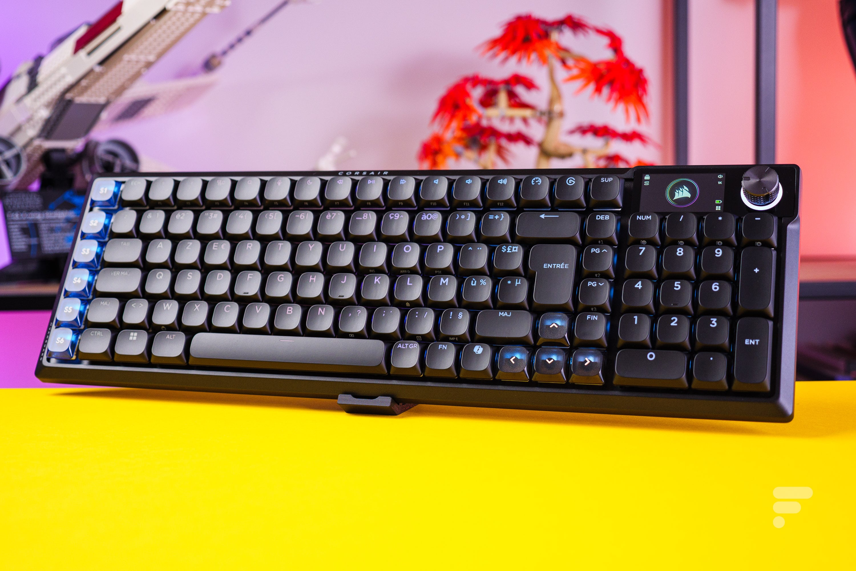 Test du Corsair Vanguard Air 99 Wireless : le clavier qui voulait en faire trop, mais n’en fait finalement pas assez