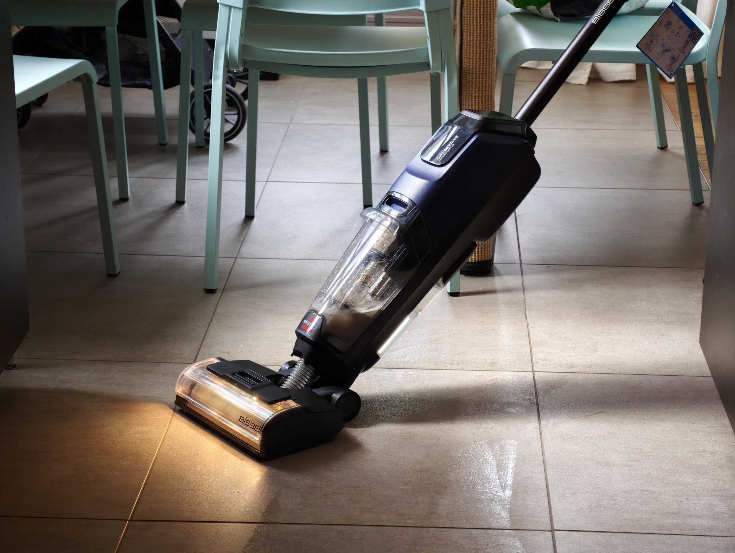 Test du Bissell CrossWave HydroScrub Pro : il lave plus blanc, mais sèche sur le banc