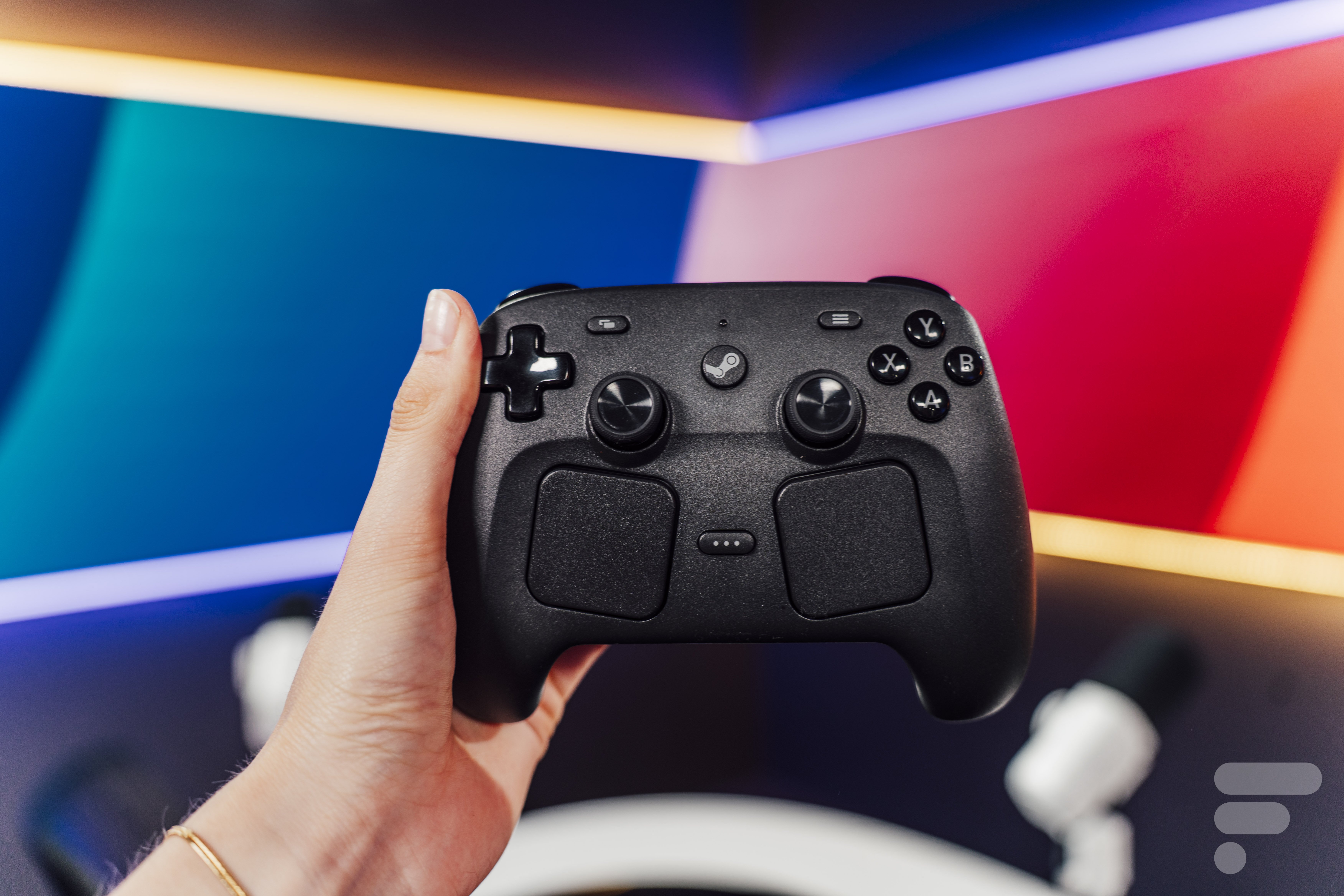 Test du Steam Controller : Valve tient-il la manette universelle à 99 € ?
