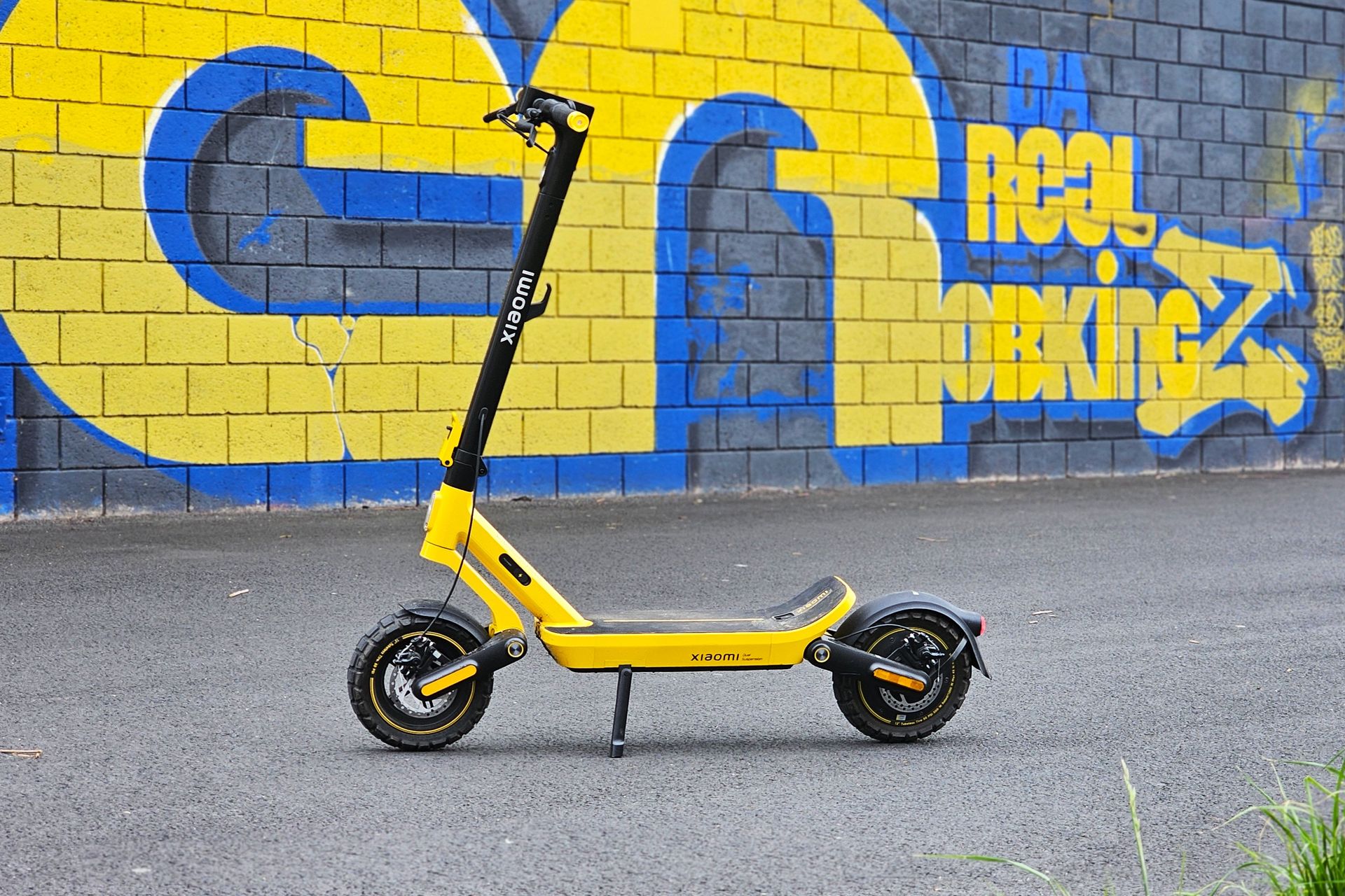 On a testé la Xiaomi Electric Scooter 6 Ultra, la trottinette électrique qui se prend pour la Xiaomi SU7 Ultra