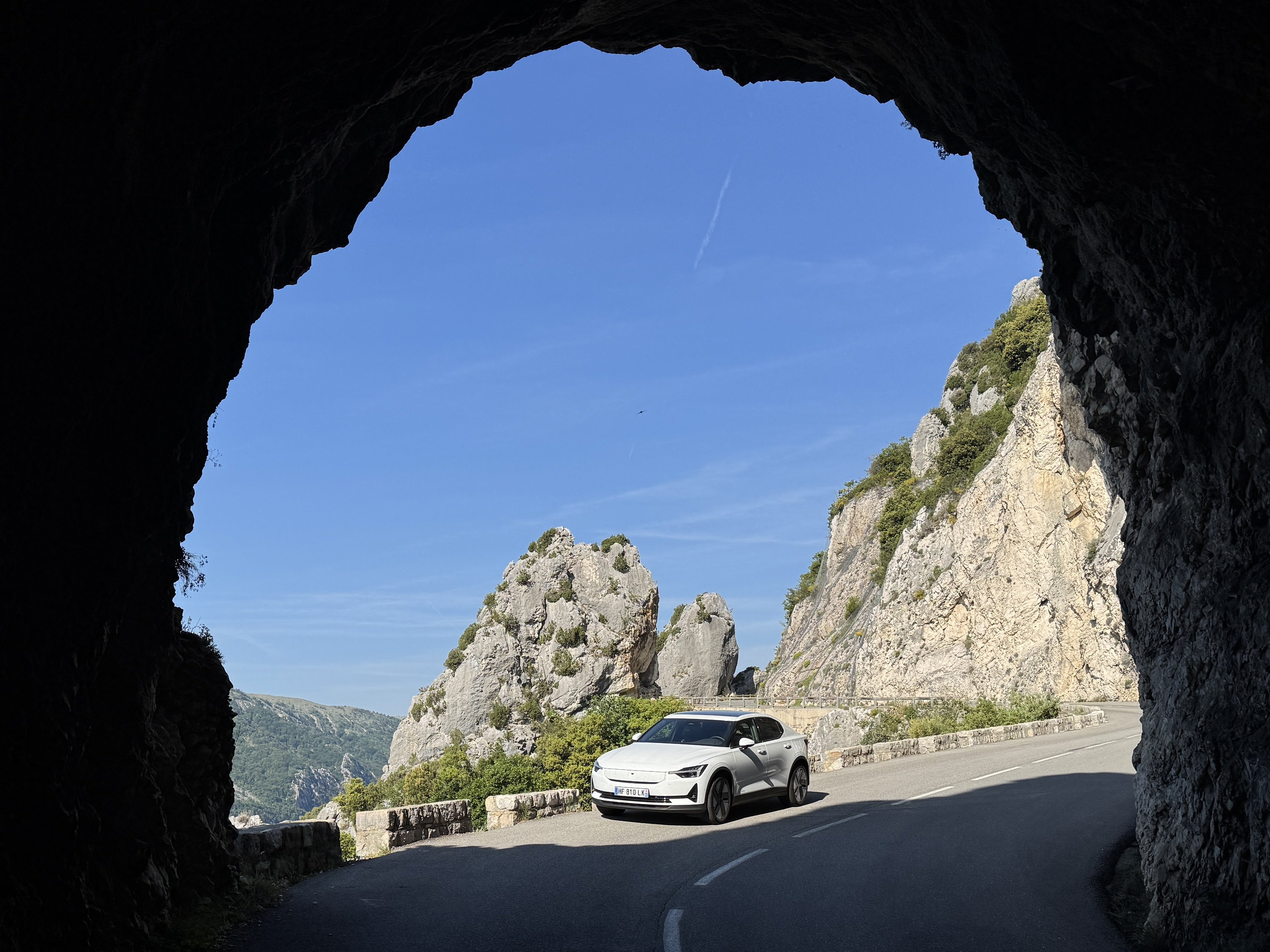 J&rsquo;ai roulé 1000 km en Polestar 2 : pourquoi je la préfère à la Tesla Model 3