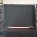 J&rsquo;ai testé la 8BitDo Ultimate Mobile, une bonne manette pas chère pour smartphone, mais rapidement éclipsée par la version à cinq euros de plus