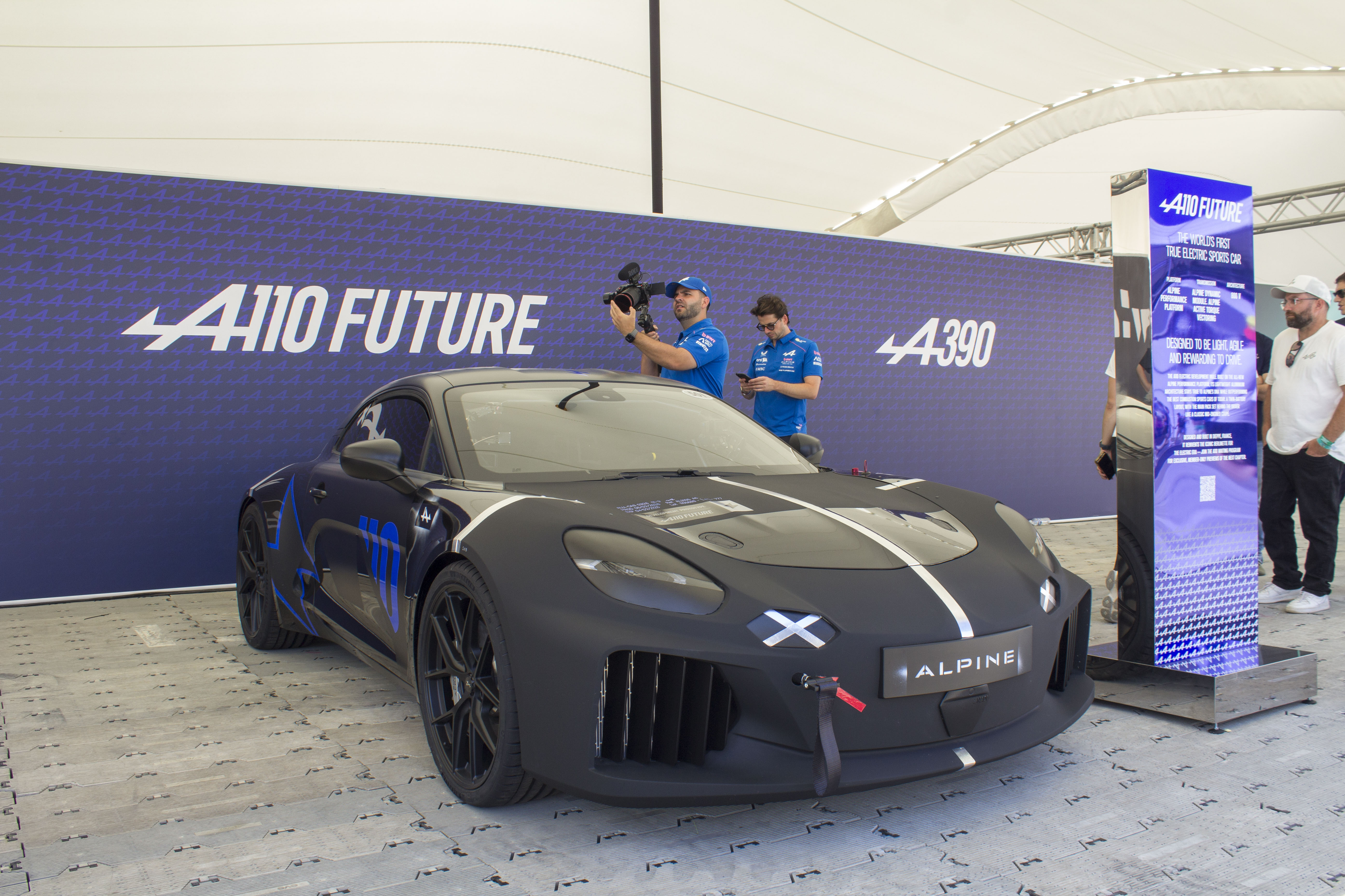 On a vu le prototype de l&rsquo;Alpine A110 électrique : voici comment elle pourra « surpasser l’A110 thermique dans tous les domaines » selon son patron