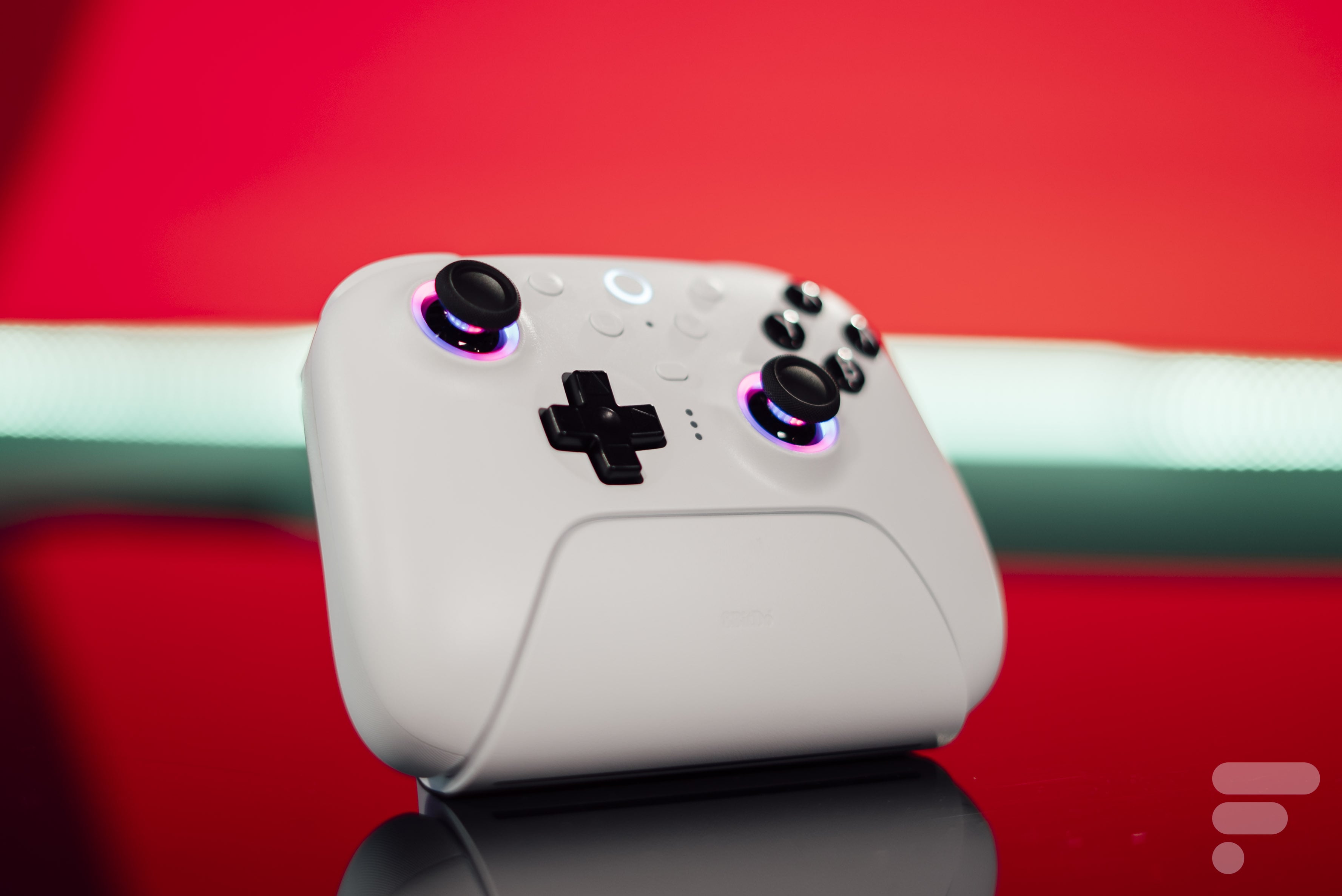Nous avons testé la 8BitDo Ultimate 2 Bluetooth : une excellente manette pour Switch 2 mais décevant sur PC