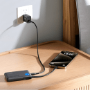 Petit format et prix réduit pour cette batterie externe de 45 W compatible avec les smartphones et les consoles portables