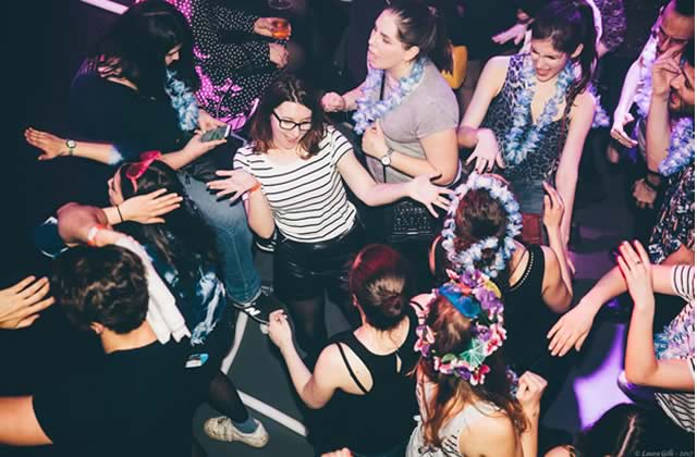 Soirée en boîte : comment tenir toute la nuit ? — madmoiZelle.com