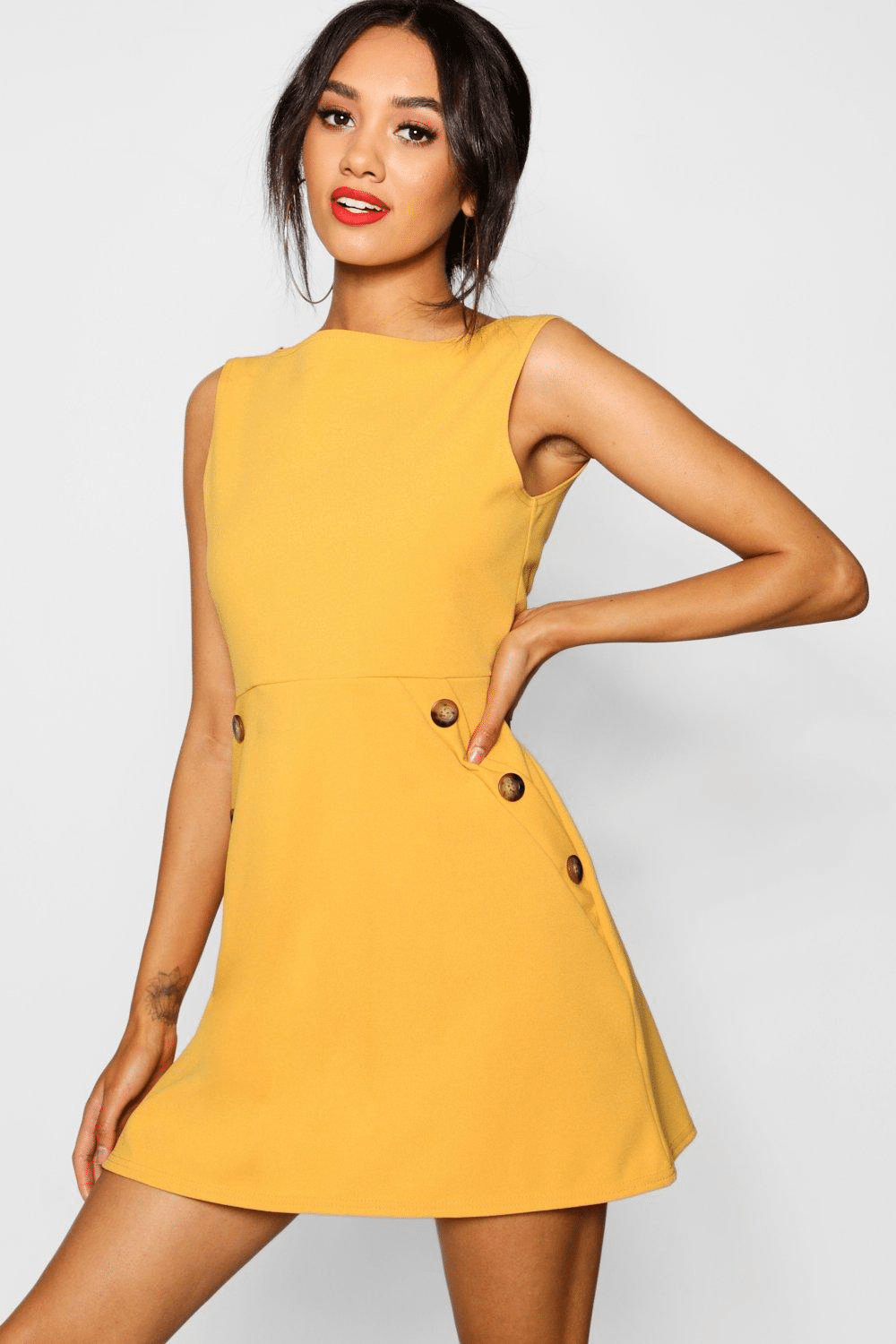 Robe droite à encolure bateau, Boohoo, 12,80 €.