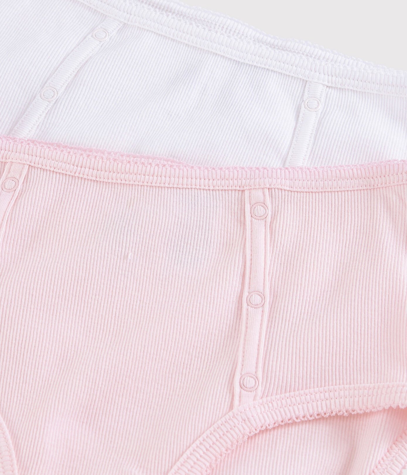 Lot de deux culottes en coton léger, taille haute, avec pressions décoratives esprit Vintage, Petit Bateau, 29,90€.