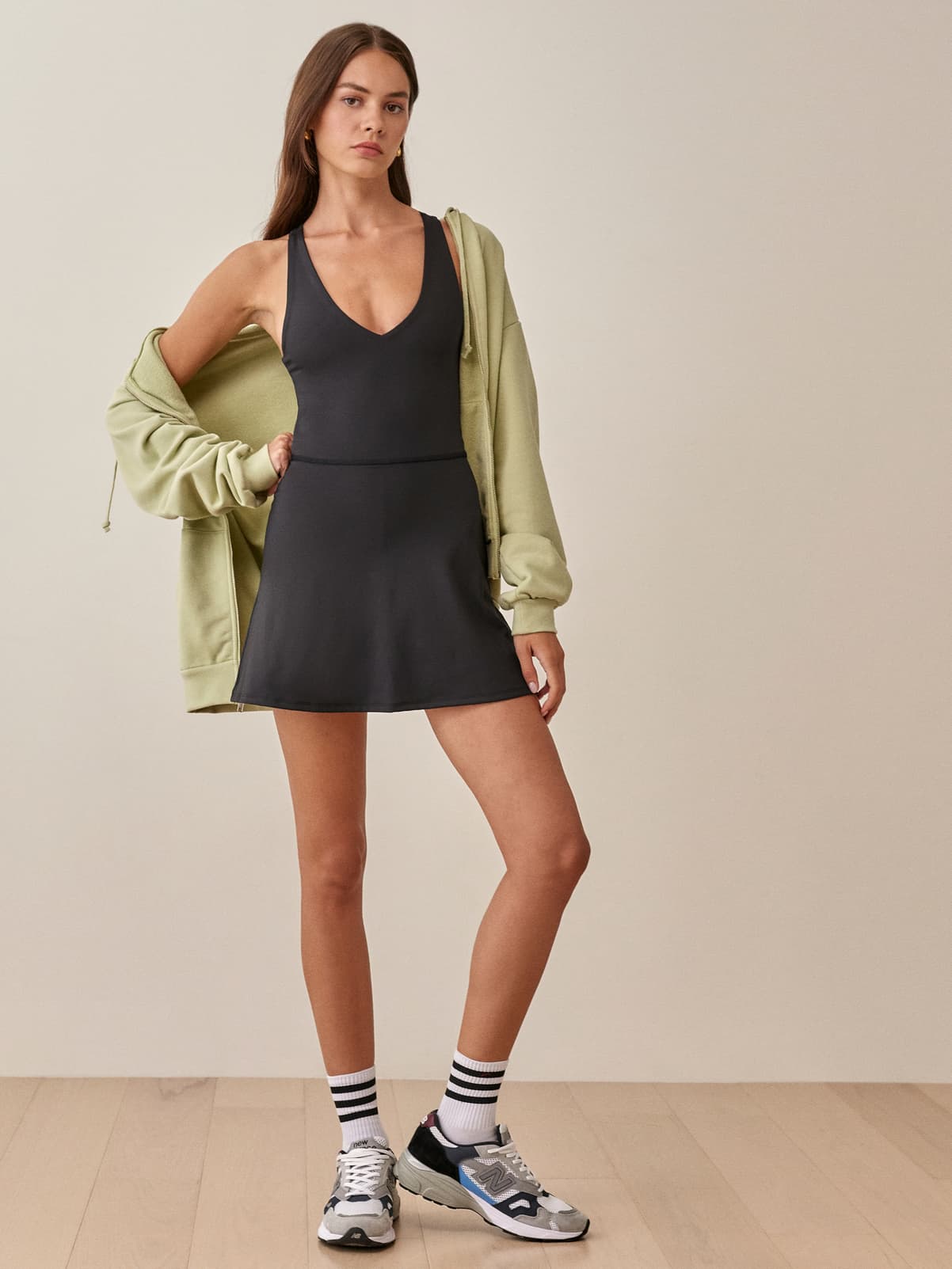 Détournées de leur fonction première, les robes de sport deviennent tendance pour le quotidien