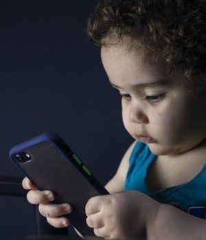 enfant-telephone-smol