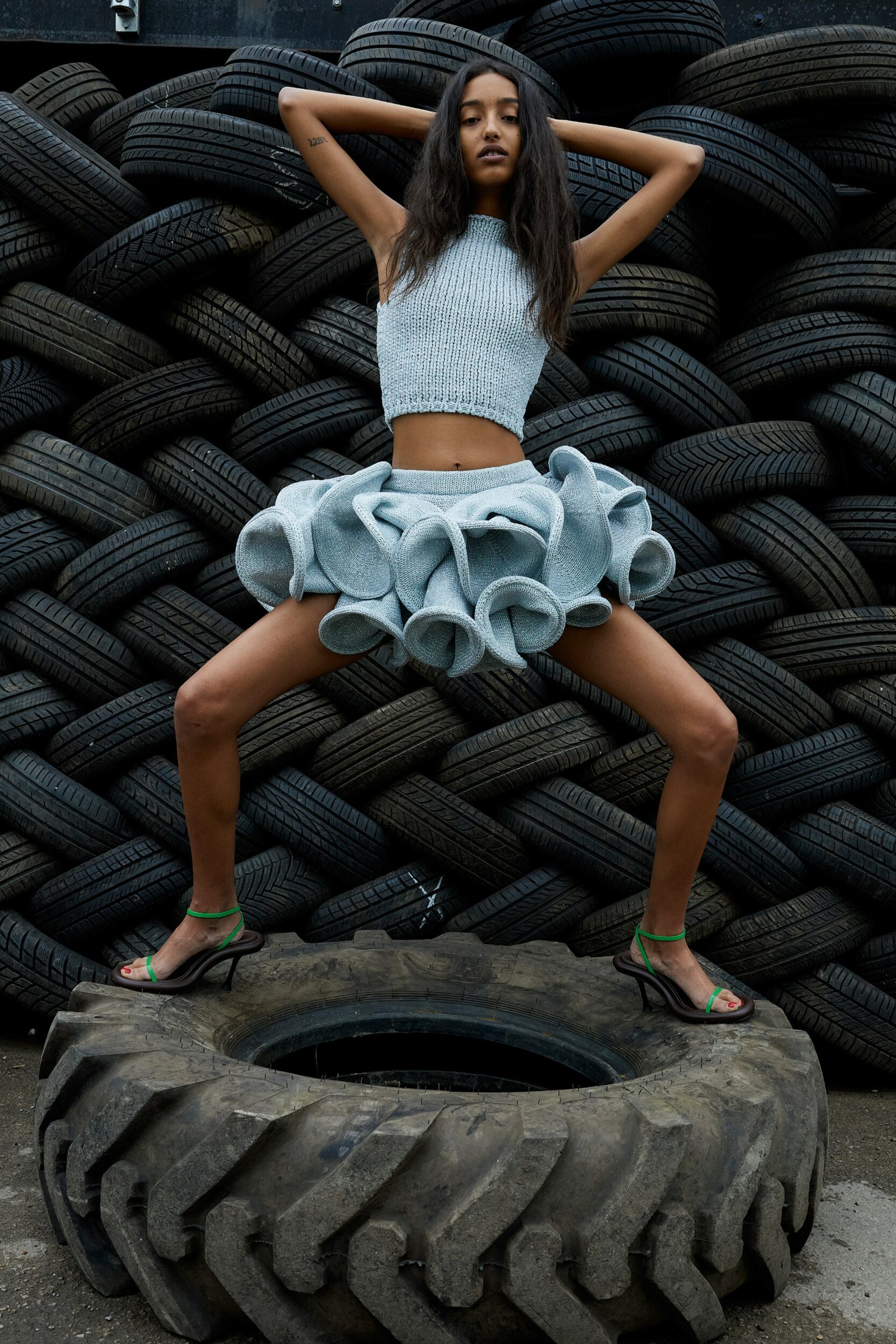 Extrait de la collection JW Anderson printemps-été 2022, photographiée par Juergen Teller