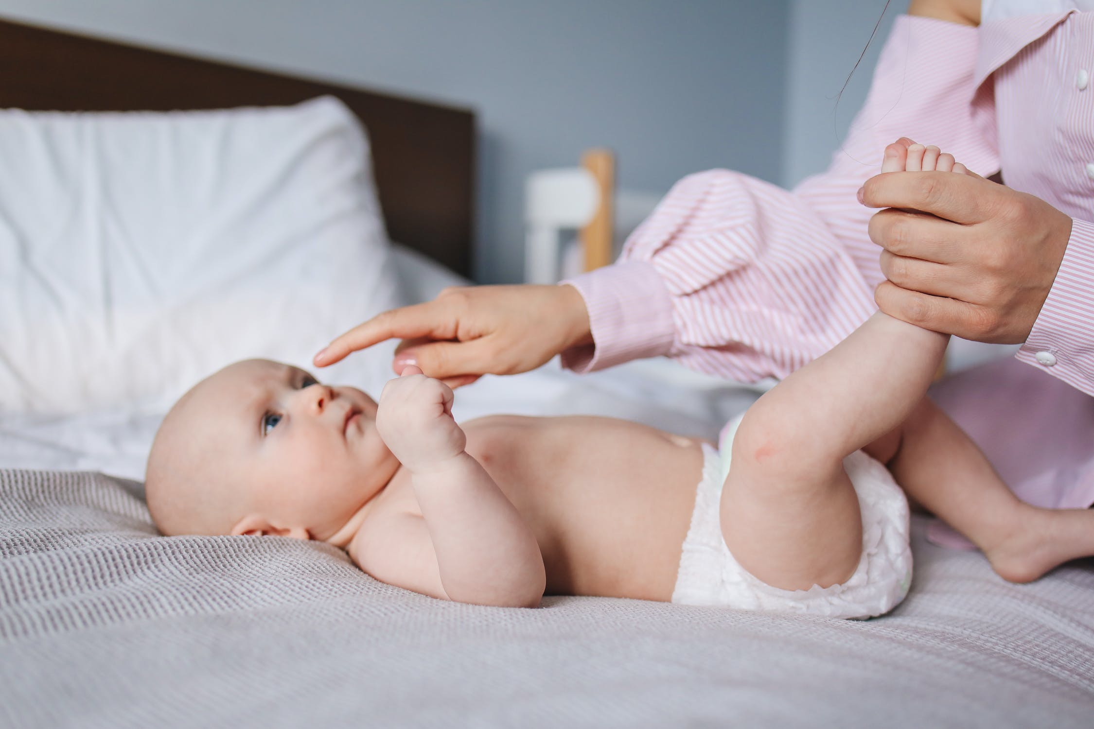 Les Selles Des Bebes Contiennent Trop De Microplastiques D Apres Une Nouvelle Etude