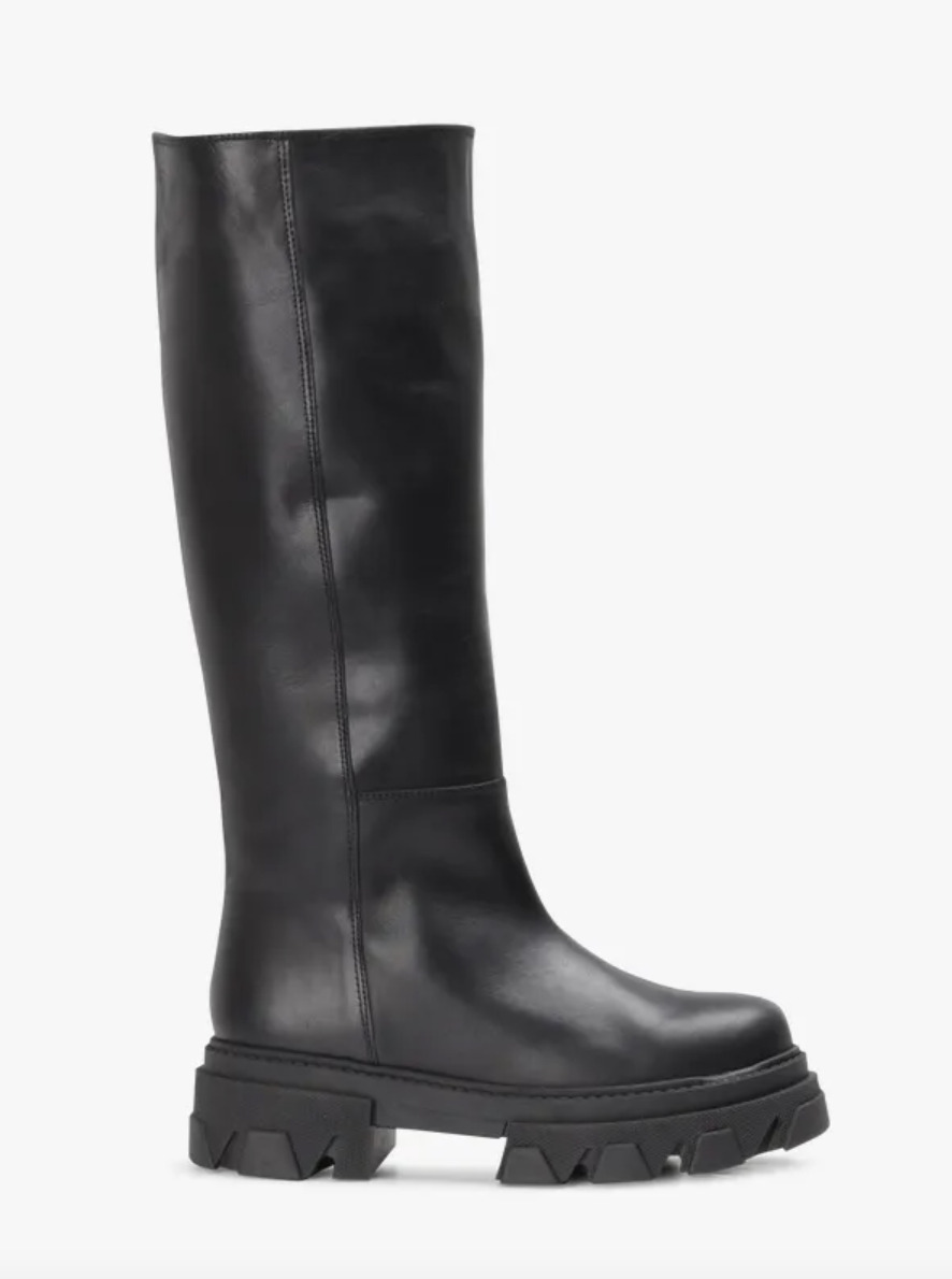 Les chunky boots hautes arrivent en force, pour marcher sur les pieds des relous avec style