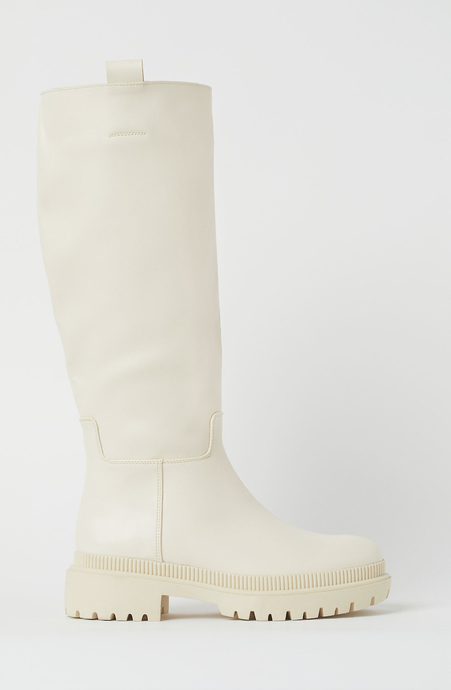 Les chunky boots hautes arrivent en force, pour marcher sur les pieds des relous avec style