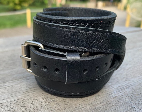 Les stars et les podiums se remettent au bracelet de biceps, après Xena et Wonder Woman