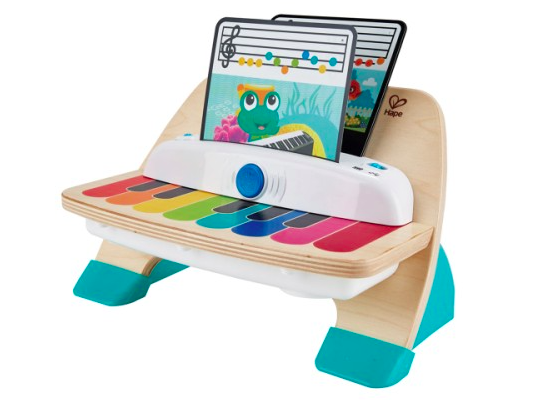 Chameau à bascule, petit piano… les meilleurs cadeaux pour les « un an » d’un bébé