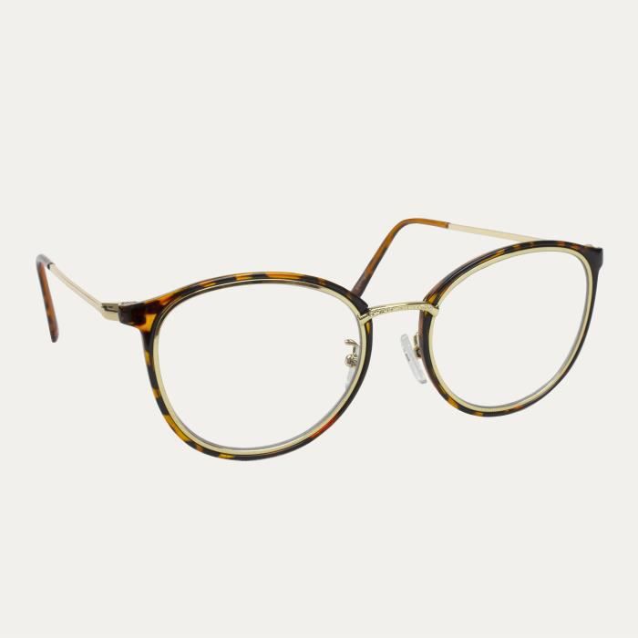 Trouver des lunettes à son nez : la galère des personnes noires et asiatiques