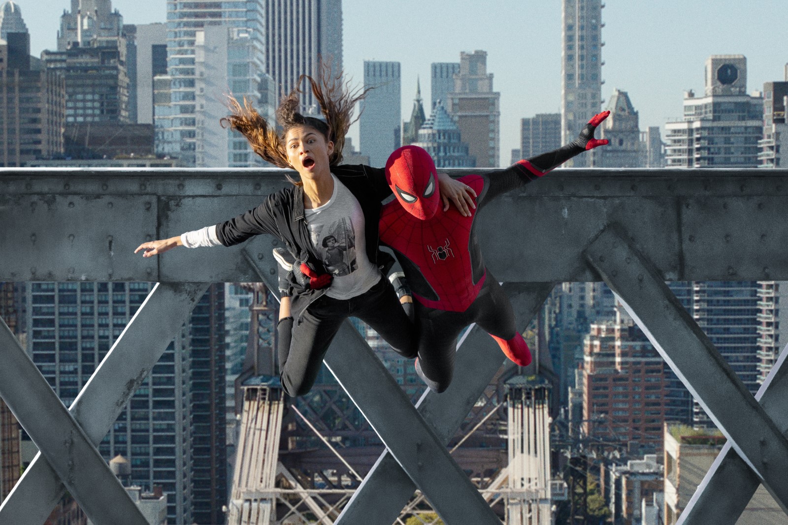 Zendaya et Tom Holland en train de tomber amoureux, une allégorie © Copyright 2021 CTMG. All Rights Reserved. MARVEL and all related character names: © & ™ 2021 MARVEL