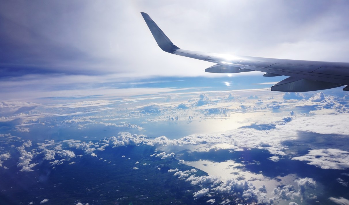 Avion Qui Vole En Dehors Des Lignes
