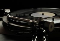 Le streaming est roi, mais les CD et les vinyles dominent le téléchargement légal