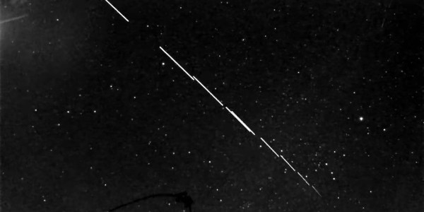 Comment Observer Le Train De Satellites Starlink Visible Une Derniere Fois Ce 26 Avril Dans Le Ciel