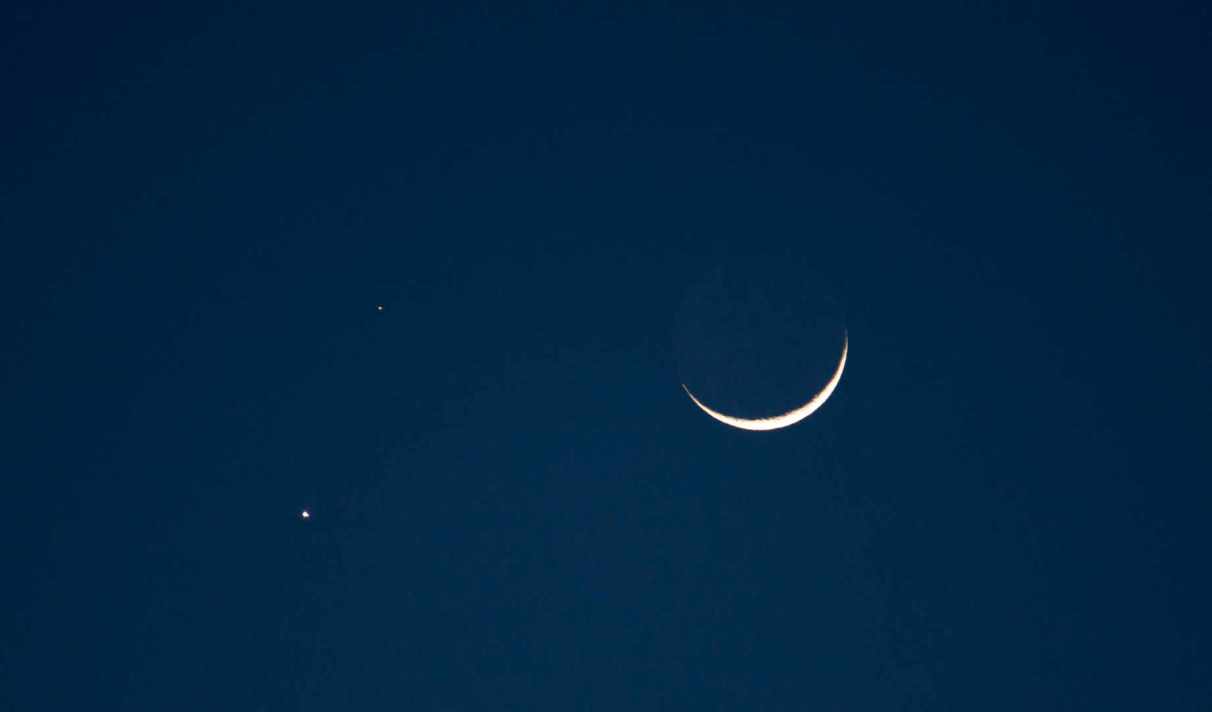 La Lune Etait En Conjonction Avec La Brillante Venus Ce Dimanche Soir