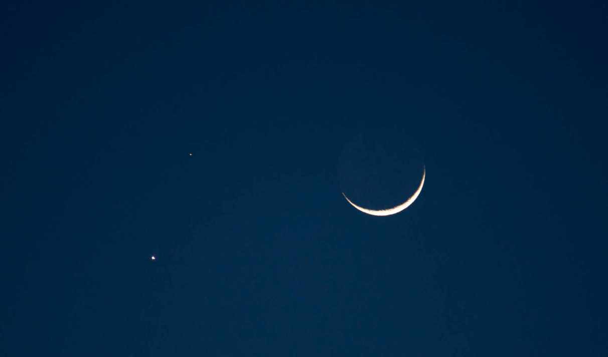 La Lune Etait En Conjonction Avec La Brillante Venus Ce Dimanche Soir La Lune Etait En Conjonction Avec La Brillante Venus Ce Dimanche Soir