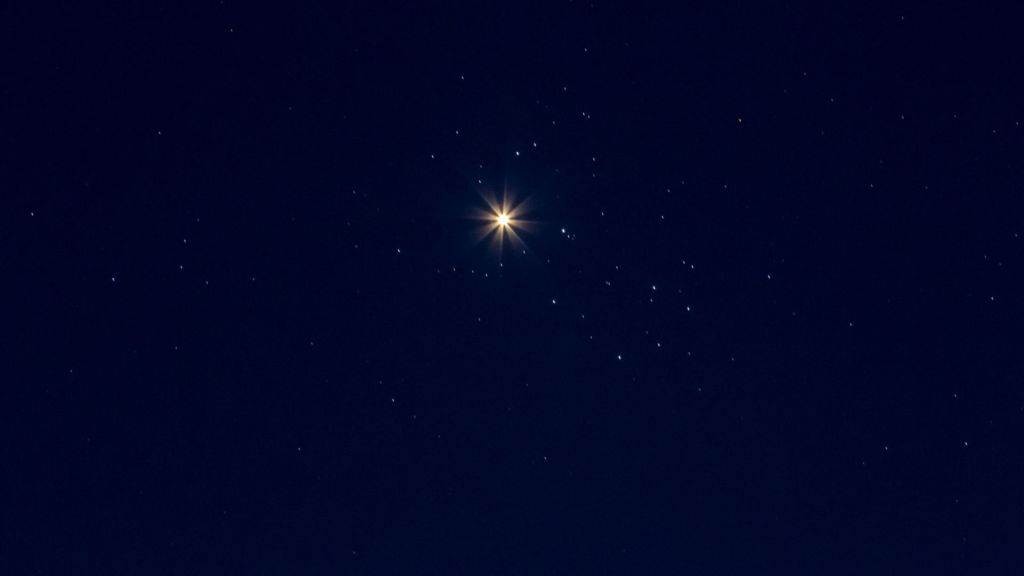 Pourquoi Vénus semble-t-elle si brillante en ce moment ?