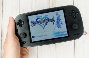 Un passionné transforme la PS2 en console portable